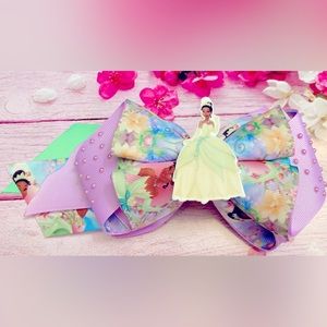 Tiana bow with pearls